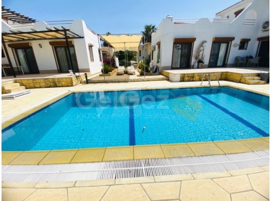 Girne'nin Esentepe bölgesinde ortak havuzlu 2 adet satılık 3+1 villa!