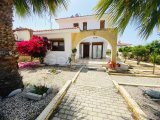 Girne'nin Esentepe bölgesinde ortak havuzlu 2 adet satılık 3+1 villa!