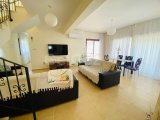 Girne'nin Esentepe bölgesinde ortak havuzlu 2 adet satılık 3+1 villa!