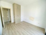 Girne'nin merkezinde ticari izinli deniz manzaralı satılık 2+1!