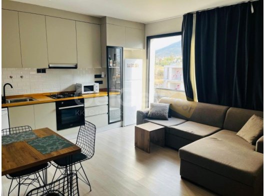 Girne'nin Lapta bölgesinde havuzlu sitede satılık 1+1 daire!