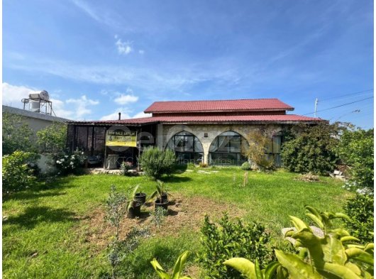 Çayirova'da Tamamen Yenilenmiş 3 Yatak Odalı Geleneksel Ev