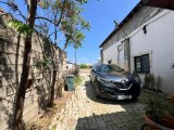 Çayirova'da Tamamen Yenilenmiş 3 Yatak Odalı Geleneksel Ev