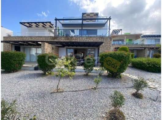 TATLISU'DA ÖZEL HAVUZLU, ÇATI TERASLI, DENIZ VE DAĞ MANZARALI, DEĞERINDE GELENEKSEL 2 YATAK ODALI BUNGALOV