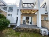 TATLISU'DA, HAVUZ KENARINDA, ŞIK, 2 YATAK ODALI, 1 BANYOLU, BAHÇELI DAIRE, FIYATLA, TESIS BÜNYESINDE ÇEŞITLI OLANAKLARLA BIRLIKTE