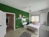Yenibogazici'de 230.000 £'a 3 yatak odalı, tamamen eşyalı yarı müstakil villa.