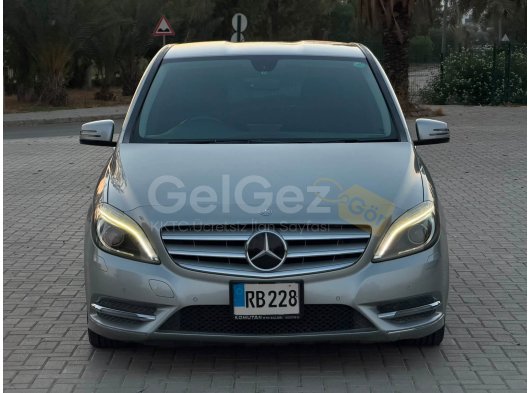MERCEDES B180 2013