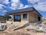 BOĞAZTEPE'NİN GÜZEL BÖLGESİNDE YENİ İNŞA EDİLMİŞ LÜKS TAŞ TARZI 3 YATAK ODALI BUNGALOV