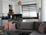 BOĞAZ'DA SAHİLDEKİ SİTE İÇİNDE MUHTEŞEM 2 YATAK ODALI ÇATI KATI DAİRESİ