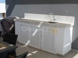 BOĞAZ'DA SAHİLDEKİ SİTE İÇİNDE MUHTEŞEM 2 YATAK ODALI ÇATI KATI DAİRESİ