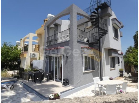Alsancak’ta Tertemiz, 2 Yatak Odalı, 2 Banyolu Yarı Müstakil Villa £235,000