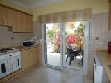 Alsancak’ta Tertemiz, 2 Yatak Odalı, 2 Banyolu Yarı Müstakil Villa £235,000