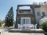 ALSANCAK’TA MUHTEŞEM 2 YATAK ODALI, 2 BANYOLU YARI MÜSTAKİL VİLLA £230,000