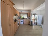 BAHÇELI'DE DENIZ VE VADI MANZARALI, ÖZEL HAVUZLU VE GÜNEŞ ENERJILI 3 YATAK ODALI DEĞERINDE VILLA