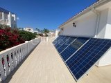 BAHÇELI'DE DENIZ VE VADI MANZARALI, ÖZEL HAVUZLU VE GÜNEŞ ENERJILI 3 YATAK ODALI DEĞERINDE VILLA