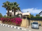 BAHÇELI'DE 'A MÜSTAKIL 3 YATAK ODALI, 3 BANYOLU VILLA, GENIŞ BAHÇE, JAKUZI, DENIZ MANZARASI VE ORTAK HAVUZ