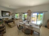 BAHÇELI'DE 'A MÜSTAKIL 3 YATAK ODALI, 3 BANYOLU VILLA, GENIŞ BAHÇE, JAKUZI, DENIZ MANZARASI VE ORTAK HAVUZ