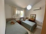 A ANAHTAR TESLIMI, 2 YATAK ODALI, 1,5 BANYOLU, ORTAK HAVUZLU VE BAHÇELI YARI MÜSTAKIL ŞEHIR EVI, CATALKÖY, KYRENIA'DA