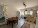 A ANAHTAR TESLIMI, 2 YATAK ODALI, 1,5 BANYOLU, ORTAK HAVUZLU VE BAHÇELI YARI MÜSTAKIL ŞEHIR EVI, CATALKÖY, KYRENIA'DA