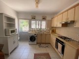 A ANAHTAR TESLIMI, 2 YATAK ODALI, 1,5 BANYOLU, ORTAK HAVUZLU VE BAHÇELI YARI MÜSTAKIL ŞEHIR EVI, CATALKÖY, KYRENIA'DA