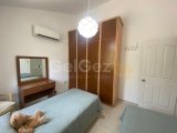 A ANAHTAR TESLIMI, 2 YATAK ODALI, 1,5 BANYOLU, ORTAK HAVUZLU VE BAHÇELI YARI MÜSTAKIL ŞEHIR EVI, CATALKÖY, KYRENIA'DA