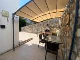 A ANAHTAR TESLIMI, 2 YATAK ODALI, 1,5 BANYOLU, ORTAK HAVUZLU VE BAHÇELI YARI MÜSTAKIL ŞEHIR EVI, CATALKÖY, KYRENIA'DA