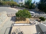 A ANAHTAR TESLIMI, 2 YATAK ODALI, 1,5 BANYOLU, ORTAK HAVUZLU VE BAHÇELI YARI MÜSTAKIL ŞEHIR EVI, CATALKÖY, KYRENIA'DA