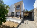 A ANAHTAR TESLIMI, 2 YATAK ODALI, 1,5 BANYOLU, ORTAK HAVUZLU VE BAHÇELI YARI MÜSTAKIL ŞEHIR EVI, CATALKÖY, KYRENIA'DA