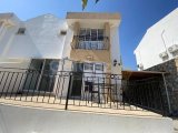 A ANAHTAR TESLIMI, 2 YATAK ODALI, 1,5 BANYOLU, ORTAK HAVUZLU VE BAHÇELI YARI MÜSTAKIL ŞEHIR EVI, CATALKÖY, KYRENIA'DA