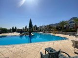 A ANAHTAR TESLIMI, 2 YATAK ODALI, 1,5 BANYOLU, ORTAK HAVUZLU VE BAHÇELI YARI MÜSTAKIL ŞEHIR EVI, CATALKÖY, KYRENIA'DA