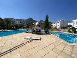 A ANAHTAR TESLIMI, 2 YATAK ODALI, 1,5 BANYOLU, ORTAK HAVUZLU VE BAHÇELI YARI MÜSTAKIL ŞEHIR EVI, CATALKÖY, KYRENIA'DA