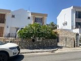 A ANAHTAR TESLIMI, 2 YATAK ODALI, 1,5 BANYOLU, ORTAK HAVUZLU VE BAHÇELI YARI MÜSTAKIL ŞEHIR EVI, CATALKÖY, KYRENIA'DA