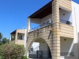 BOGAZ, ISKELE'DE TAMAMEN EŞYALI 2 YATAK ODALI 1. KAT DAVALI DAİRE