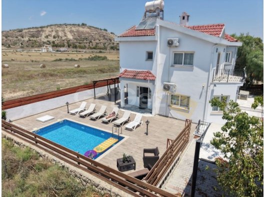 Boğaz – İskele'de Yenilenmiş 4 Yataklı Lüks Villa - 15 EYLÜL 2026 TARİHİNE KADAR GEÇERLİ FİYAT
