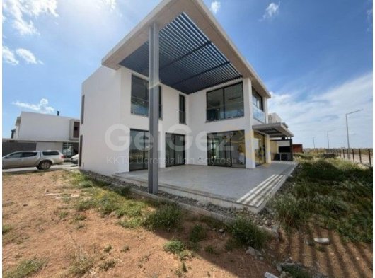 ÖTÜKEN'DE LÜKS 5 YATAK ODALI, PREMIUM TATİL KÖYÜ OLANAKLARINA SAHİP VİLLA SATILIK – 399.900 £