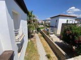 A, GENİŞ BAHÇELİ, ÜST KAT TERASLI VE TESİS İÇİ OLANAKLARI OLAN, 3 YATAK ODALI, 2 BANYOLU, ŞİRİN VİLLA – TATLISU