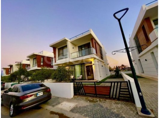 Yeniboğaziçi'nde Ortak Havuzlu 4+1 Lüks Villa 350.000 £