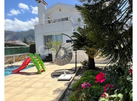 Alsancakta Necat British okuluna yakın kiralık 4+1 villa