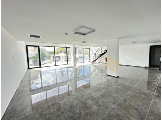 Girne'nin Göbeğinde, Kiralık Sendeli 215 m2 İş Yeri