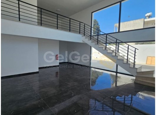 Magusa canakkale bölgesinde kiralik sendeli dükkan (ofis) Wc+mutfak En işlek cadde avm ye 5 dakika mesafede 1200 £ den Aylik ödemeli 80 m2 D 11 05338315976