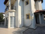 Zeytinlik Bölgesinde Site İçerisinde Kendine Ait Havuzlu Kiralık 3+1 Villa