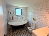 Lefkoşa Çağlayan Bölgesinde Müstakil Bahçeli Moderin Surlar Evi Kiralık