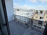 KÜÇÜKKAYMAKLI'DA, ÇOK MERKEZİ KONUMDA, DURAKLARA, MARKETLERE VE SOSYAL MEKANLARA YAKIN, 2+1, HER ODASI INVERTER KLİMALI, EŞYASIZ, ASANSÖRLÜ, BALKONLU YENİ B