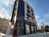 KÜÇÜKKAYMAKLI'DA, ÇOK MERKEZİ KONUMDA, DURAKLARA, MARKETLERE VE SOSYAL MEKANLARA YAKIN, 2+1, HER ODASI INVERTER KLİMALI, EŞYASIZ, ASANSÖRLÜ, BALKONLU YENİ B