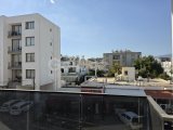 KÜÇÜKKAYMAKLI'DA, ÇOK İŞLEK BİR CADDE ÜZERİNDE, İKİ TARAFTAN YOLA CEPHESİ OLAN KÖŞE ARSA ÜZERİNDE, 2+1, HER ODASI KLİMALI, 1NCİ KATTA, 85 METREKARE, YENİ Bİ
