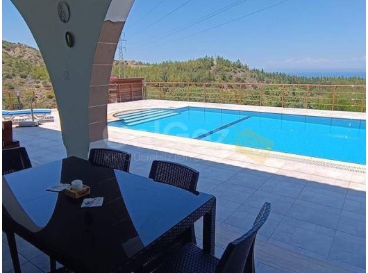 Girne Bellapais'te Kiralık Lüks Villa - 4+1, 300 m², Huzur Dolu Yaşam Alanı