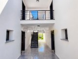 Girne Merkez'de Sıfır Lüks Site İçinde Full Eşyalı Ortak Havuzlu Kiralık 2+1 Daire (Bahçe ve Teras Opsıyonu mevcut)