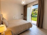 Girne Merkez'de Özel Havuzlu Full Deniz Ve Dağ Manzaralı Site İçinde Lüks Kiralık 3+1 Villa