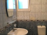 Gazimağusa Baykal mahallesinde caddeye çok yakın, kısmi eşyalı 3+1 kiralık daire
