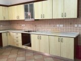 Gazimağusa Baykal mahallesinde caddeye çok yakın, kısmi eşyalı 3+1 kiralık daire